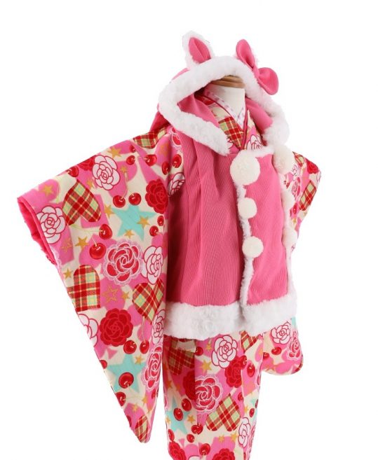 七五三 3歳女の子用被布[南明奈]ピンクの耳付きフード(着物)クリームに